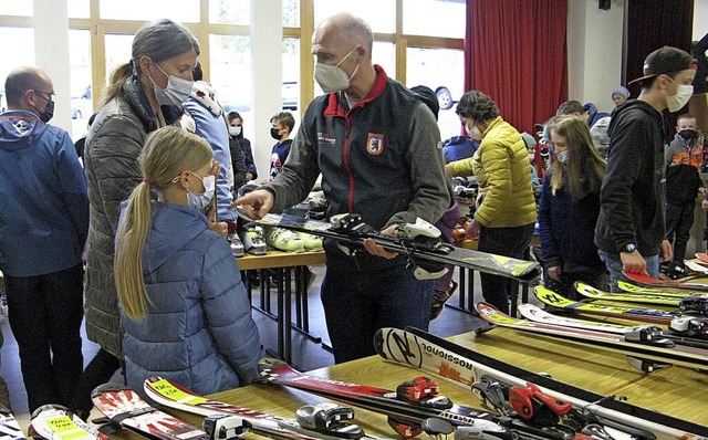 Mitglieder beider Vereine, hier in Ber...tscheidung mit Rat und Tat zur Seite.   | Foto: Ulrike Spiegelhalter