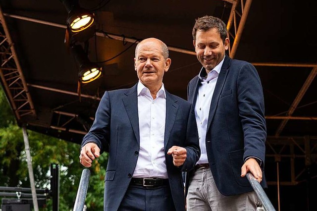 Ein Team: Olaf Scholz und Lars Klingbeil (rechts)  | Foto: Philipp Schulze