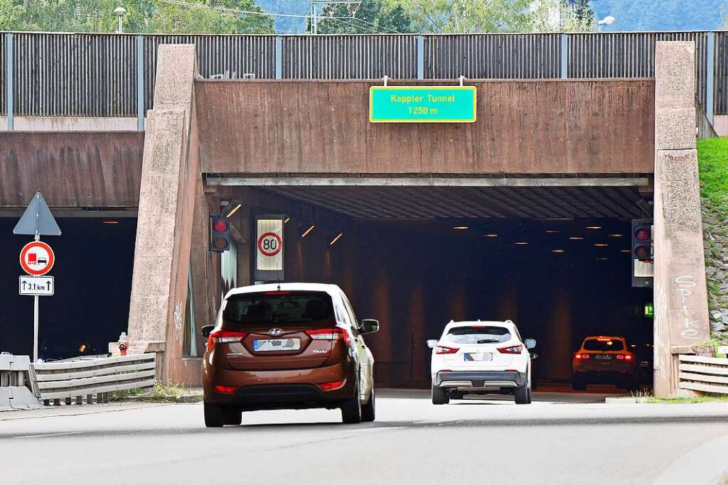 Traffic lights in front of the B31 tunnel cause displeasure in the surrounding area – Breisgau-Hochschwarzwald district