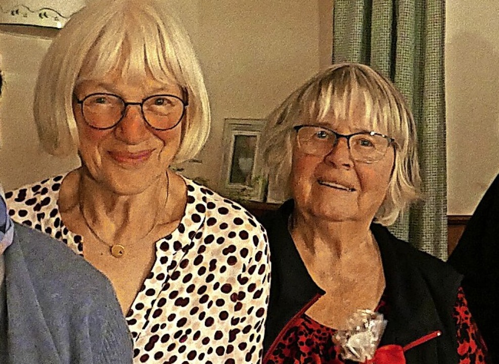 Für über 40 Jahre Vorstandsarbeit wurd...nka Bleil und Jeannette Gubler geehrt.  | Foto: Foto: Angela Böhrer