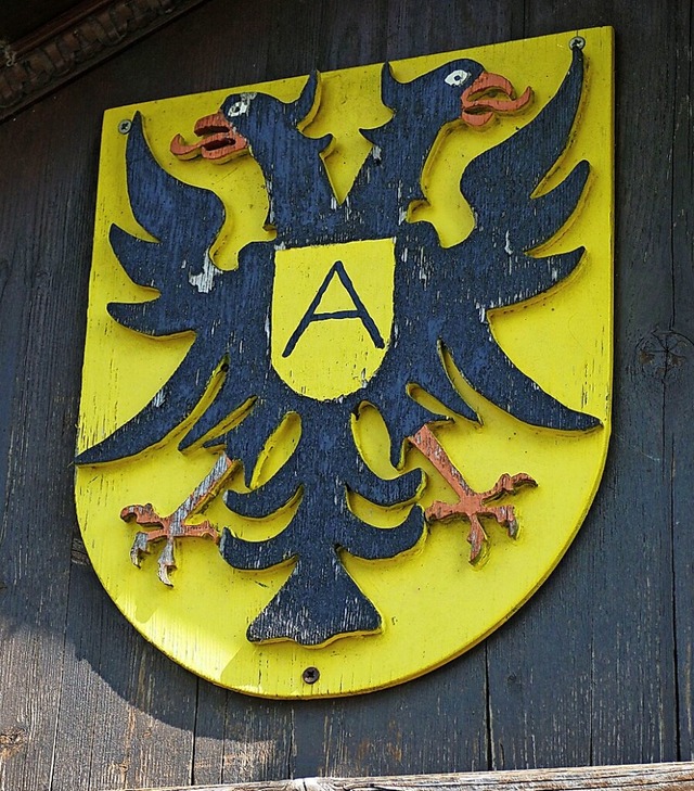 Adelhausens Wappen grt  an den Ortse...Wappen eigentlich auf silbernem Grund.  | Foto: Boris Burkhardt