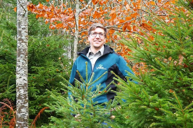 Lukas Fischer in einem Bestand im Stadtwald Titisee-Neustadt   | Foto: Peter Stellmach