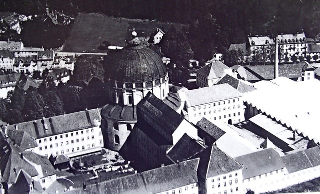 Das Kloster-Areal in einer Aufnahme vo...t die Produktionshalle der Spinnerei.   | Foto: Fotografie Strhle KG Schorndorf