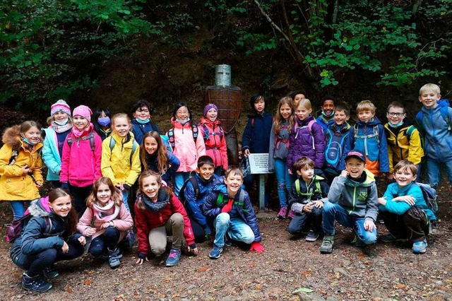 Die Klasse 3b der Schwarzenbergschule auf dem Waldkircher Ritterweg   | Foto: Schwarzenbergschule