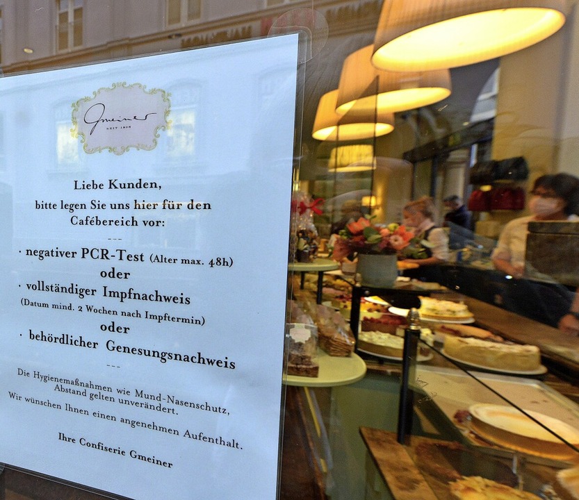 Wie hier in einem Freiburger Café komm...d der kostet zwischen 70 und 120 Euro.  | Foto: Michael Bamberger
