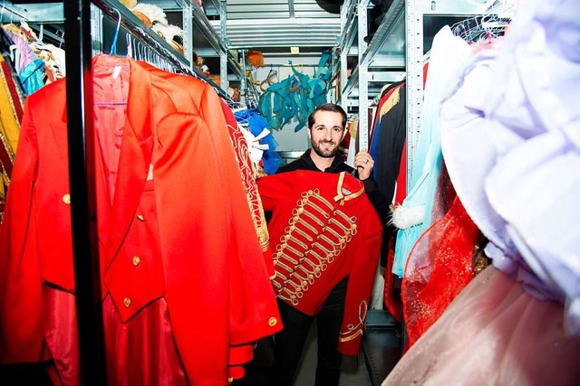 Dustin Huesca ist Produktionleiter der Zirkus-Revue.  | Foto: Olaf Michel