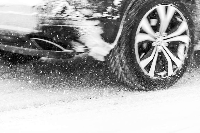 Der Fahrer verlor auf Schnee die Kontrolle (Symbolfoto).  | Foto: Carlotta Huber