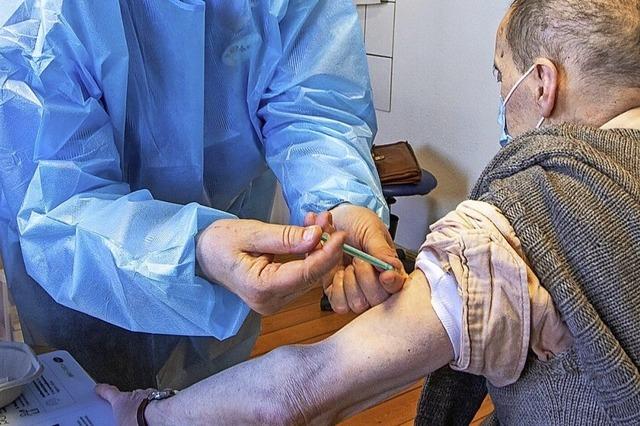 Land finanziert drittes mobiles Impfteam für Ortenau