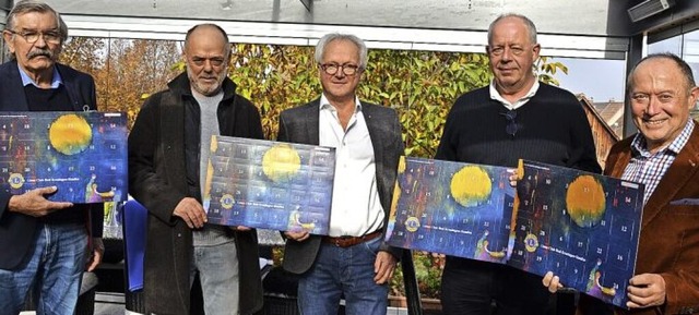 Freuen sich ber den neuen Lions-Kalen...rsentation im Caf Decker in  Staufen  | Foto: Gabriele Hennicke