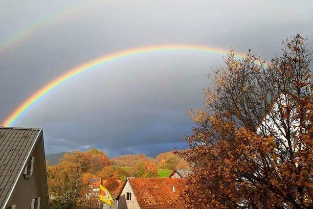 Leuchtende Gewitterwolken bei Eichen