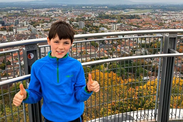 Rafael Rombach auf dem Schlossbergturm  | Foto: Julia Gasze