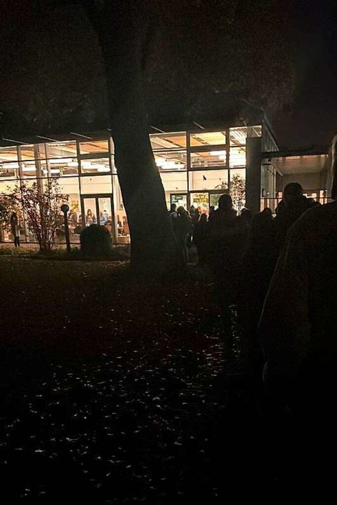 &#8230; stundenlang  in eisiger Klte bis weit nach Einbruch der Dunkelheit.  | Foto: Albert Glatt