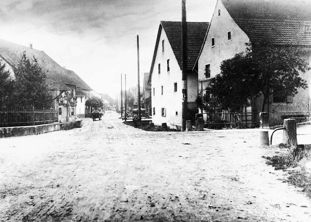 Ein Foto aus dem Jubilumsband &#8222;...8220;; es zeigt die Untere Dorfstrae.  | Foto: Archiv Wolfgang Bocks