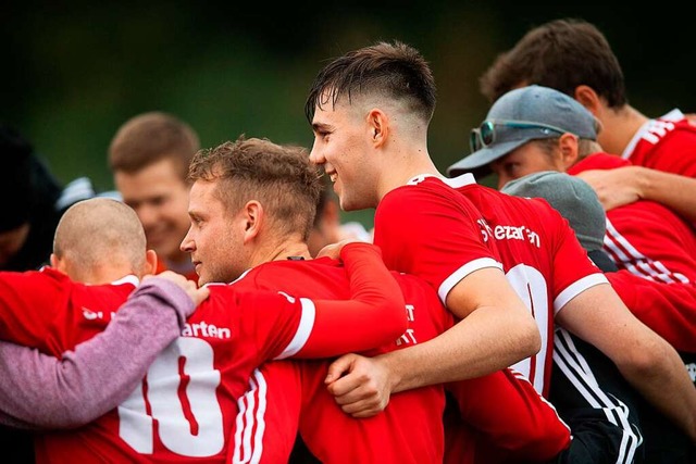 Die Freude der Sieger: Hinterzartens F... Donaueschingen wieder Tabellenfhrer.  | Foto: Wolfgang Scheu