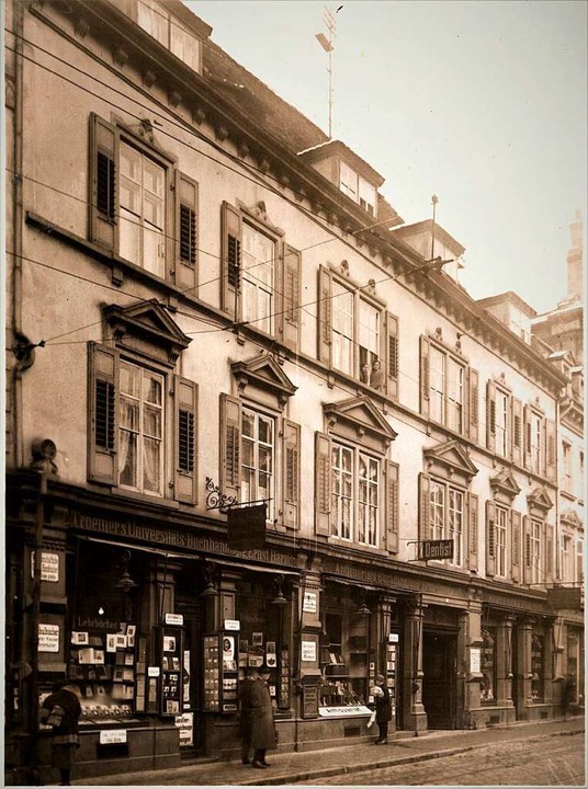 Das Wohn- und Geschäftshaus Bertoldstr...m das Jahr 1900 entstandenen Aufnahme.  | Foto: Archiv Hermann Dempfle