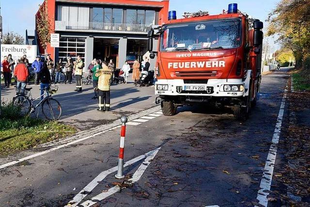 Freiburg hat keine Lösung für durch Radweg-Poller blockierte Feuerwehr-Ausfahrt