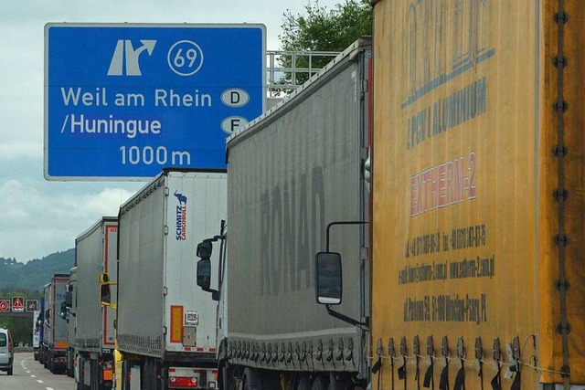 Der Unfall ereignete sich am Ende des Lkw-Staus (Symbolbild).  | Foto: Hannes Lauber