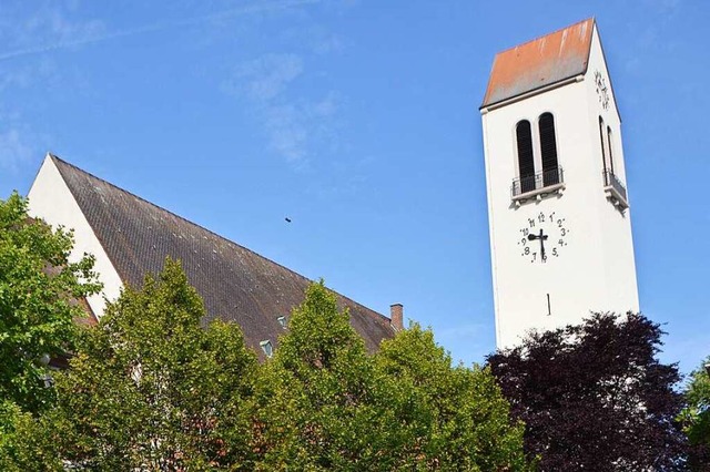 Eine der Uhren der Christuskirche ist stehen geblieben.  | Foto: Horatio Gollin