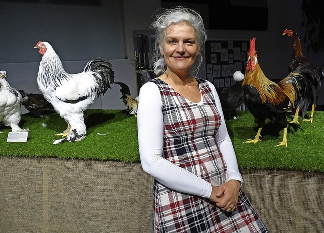 Barbara Geiger alias Frulein Brehm ga...iche Einblicke in das Leben des Huhns.  | Foto: suedkurier