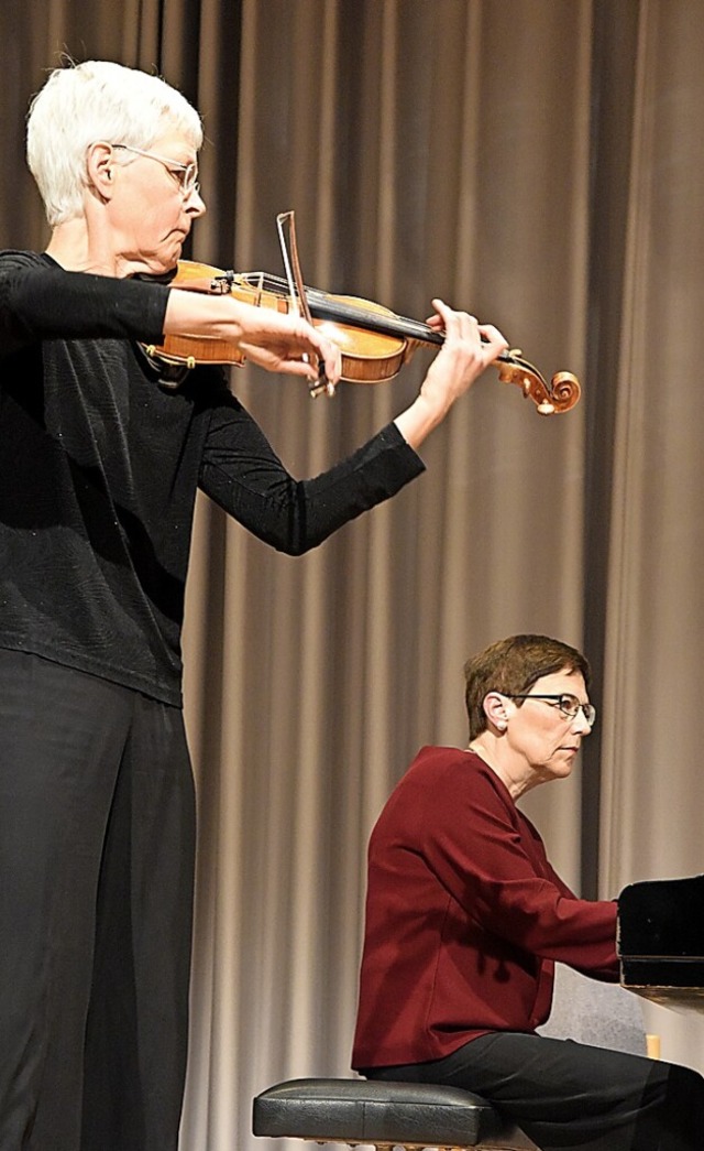 Ines Then-Bergh (Violine) und Ursula M...ogramm in der Emmendingen Steinhalle.   | Foto: Markus Zimmermann