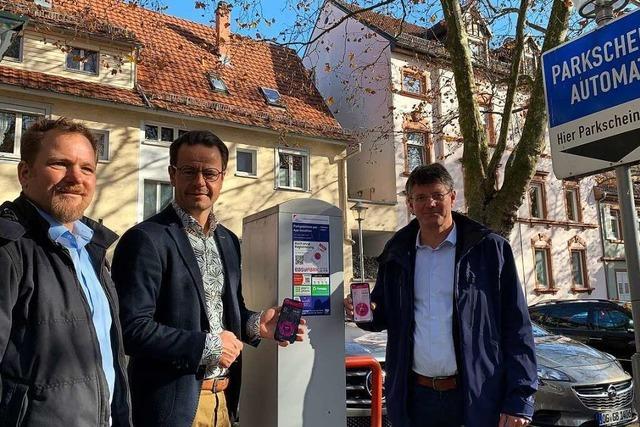 In Offenburg können Parkgebühren ab sofort per Handy bezahlt werden