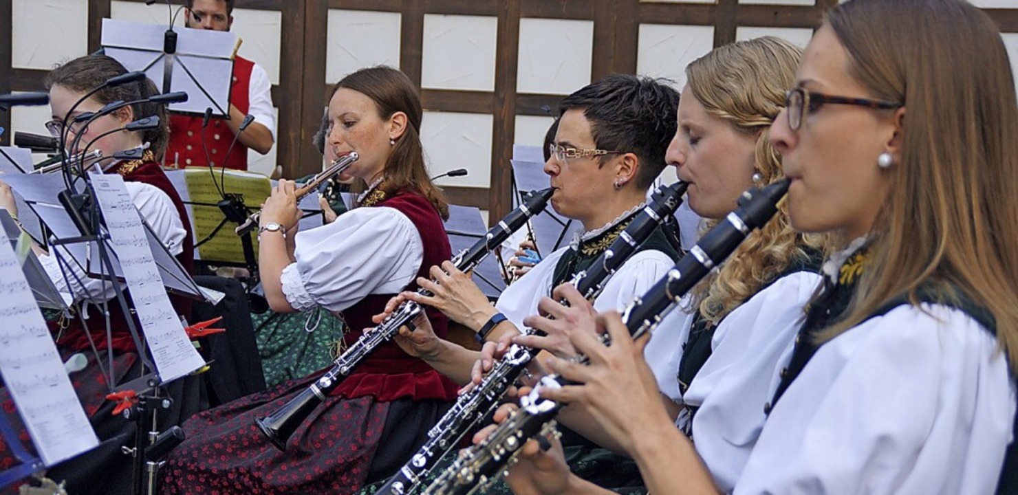 Die Stadtmusik Schönau erhält zusätzli...Dirigent, Ausbildung und Instrumente.   | Foto: Verena Wehrle