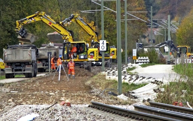 500 Meter Gleise der Mnstertalbahn we... mit einem Schotterunterbau erneuert.   | Foto: Manfred Lange