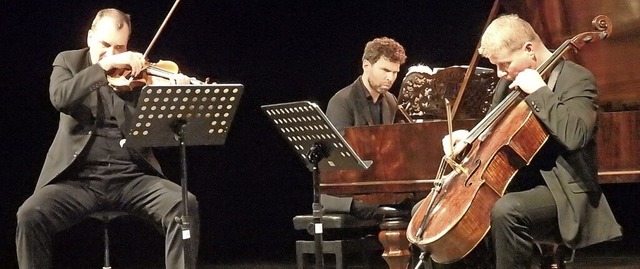 Mit strmischen Applaus feierte das Publikum das Ostertag-Trio.  | Foto: Bianca Flier