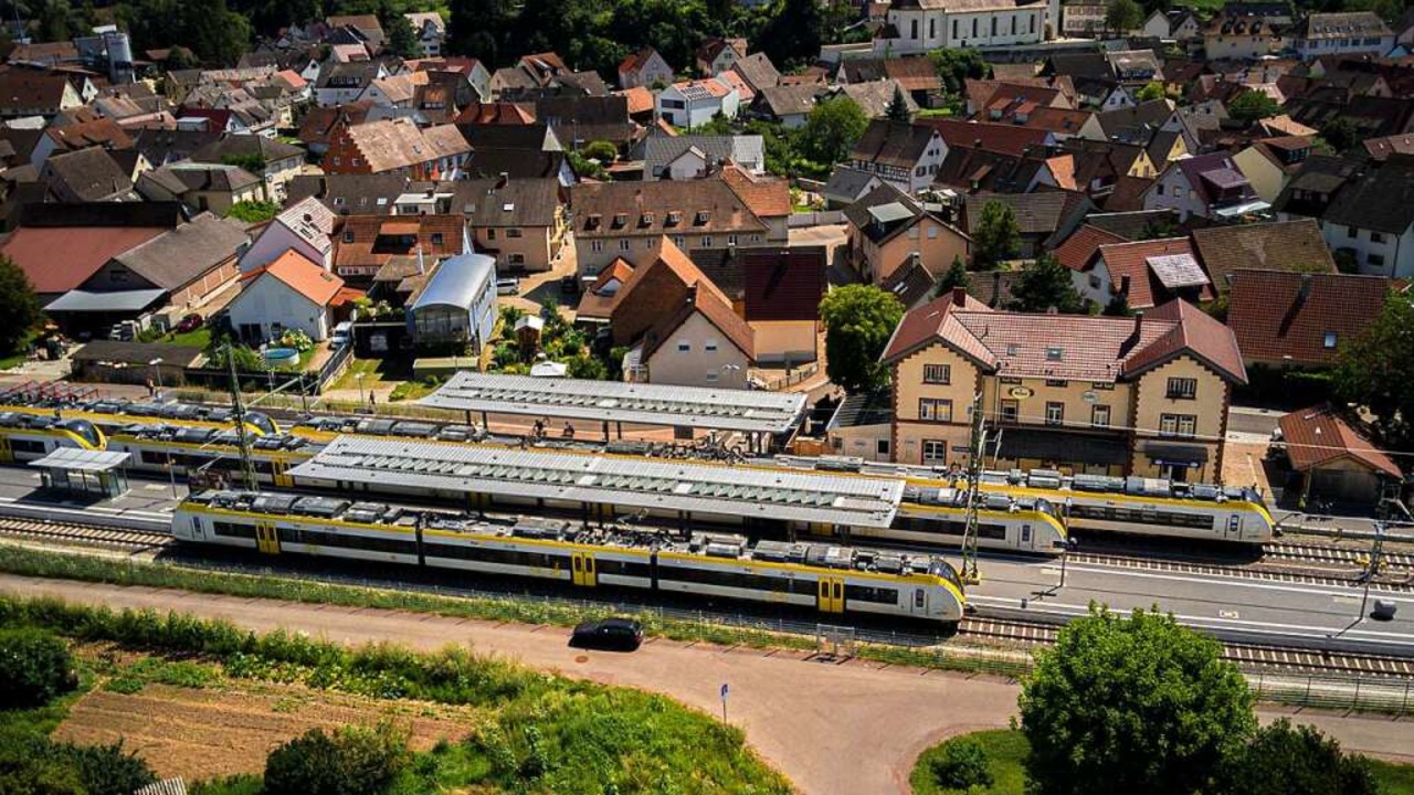 Die Breisgau-S-Bahn im Bahnhof von Got...nschlusszüge nicht aufeinander warten.  | Foto: Hubert Gemmert