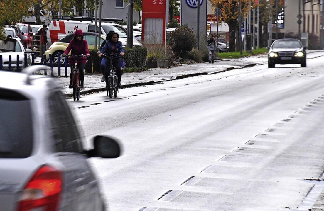 Radler und Autos kommen sich in der Ha...rae fand denn auch kaum Untersttzer.  | Foto: Nicolai Kapitz
