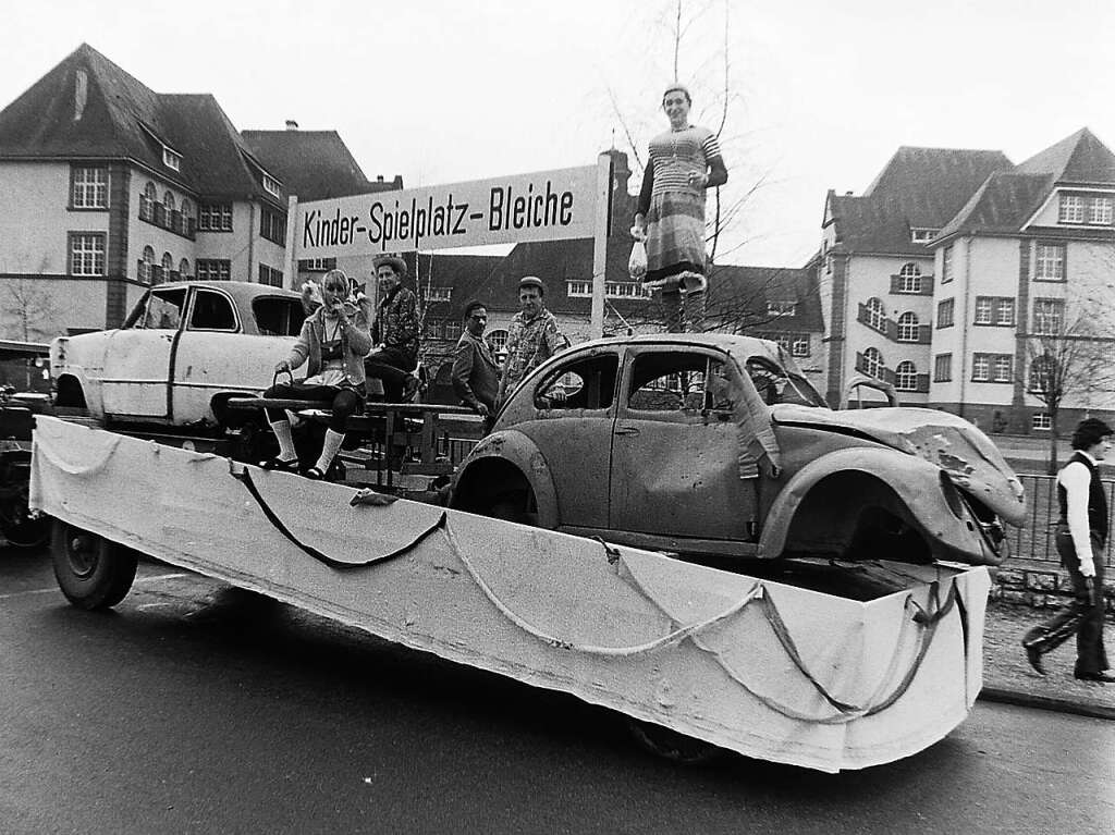 Schrottautos waren wohl ein beliebter Kinderspielplatz.