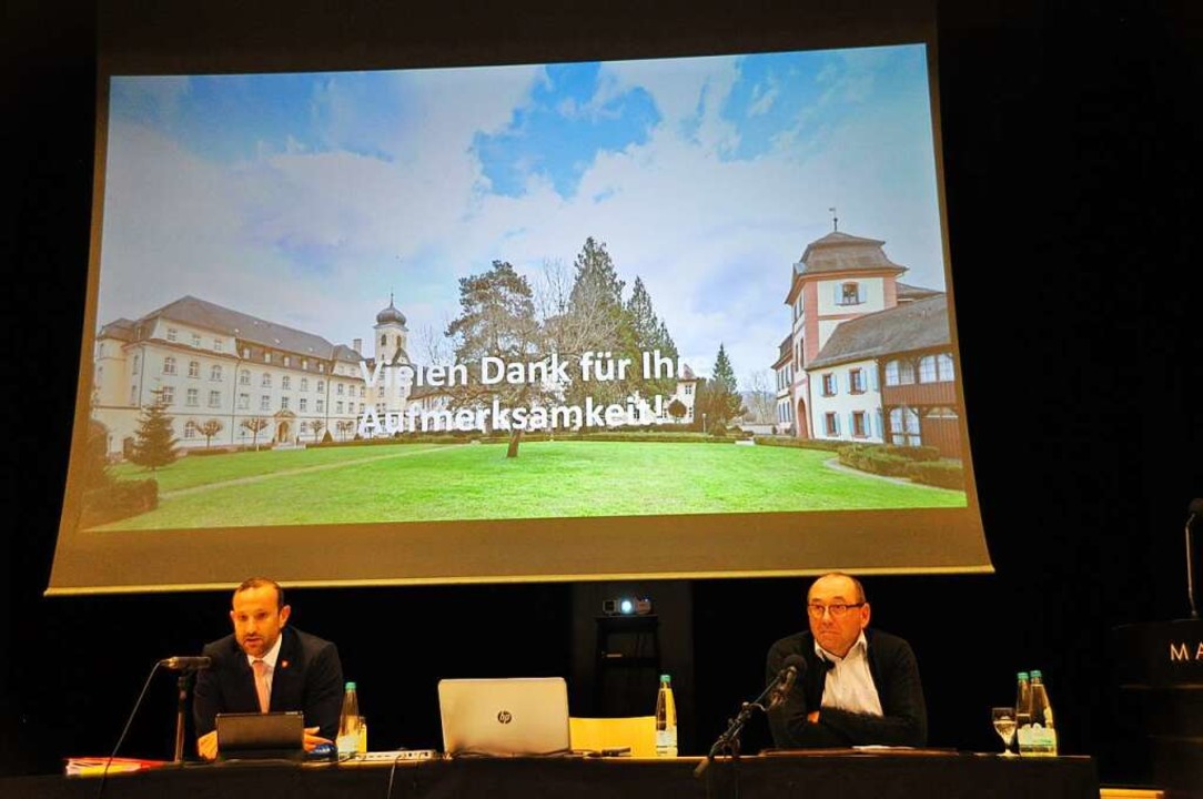 Bei der Brgerversammlung Ende Oktober...rmeister Christoph Zachow vorgestellt.  | Foto: Rainer Ruther