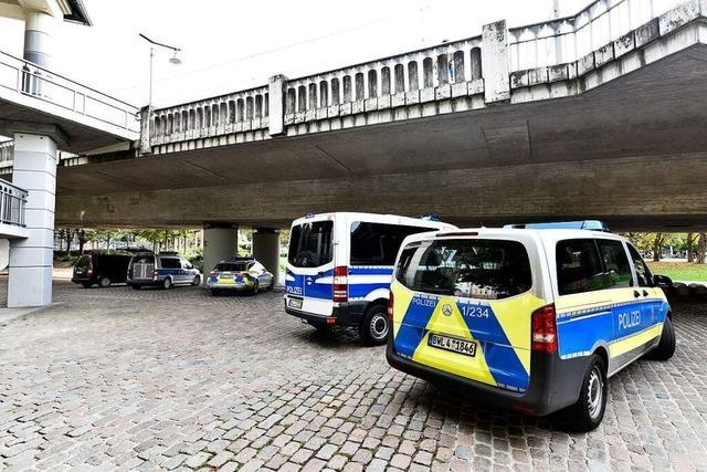 Drogenhandel: 20 vorläufige Festnahmen auf dem Stühlinger Kirchplatz