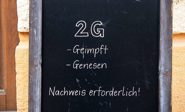 Zwar gilt 2G, aber immer weniger Menschen nehmen das ernst.  | Foto: Sven Hoppe (dpa)