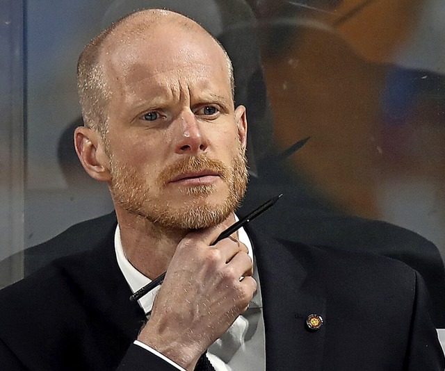 Macht Toni Sderholm weiter als Traine...deutsche Eishockey-Nationalmannschaft?  | Foto: Daniel Karmann (dpa)