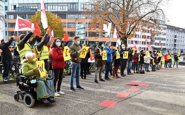 Kundgebung am Fahnenbergplatz  | Foto: Rita Eggstein