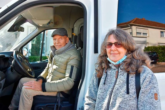 Frieder Baginski und Claudia Haller, d...ntersttzt, bei der 150. Einkaufsfahrt  | Foto: Heinz und Monika Vollmar