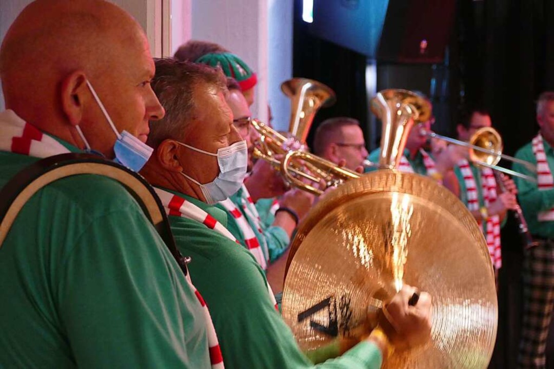 Die Latschari-Musik spielte im Bürgersaal.  | Foto: Verena Pichler