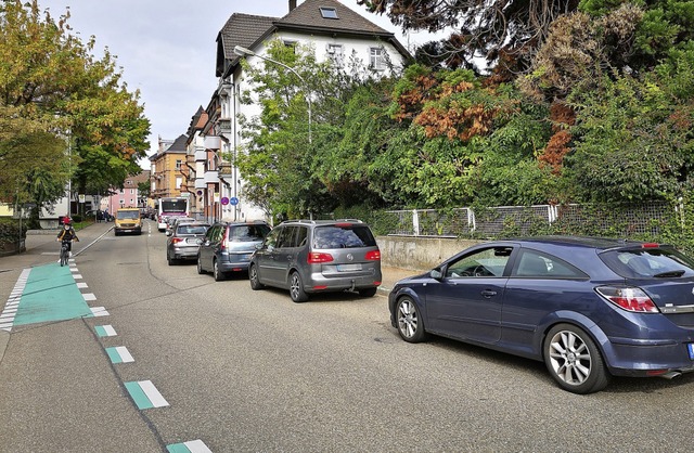 Aktuell ist der Rckstau in der Zhrin...s Autofahrern viel Geduld abverlangt.   | Foto: Ralf Burgmaier