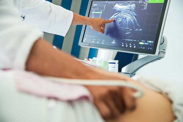 Der Verlauf einer Schwangerschaft wird... Ultraschall-Untersuchungen berwacht.  | Foto: Daniel Karmann