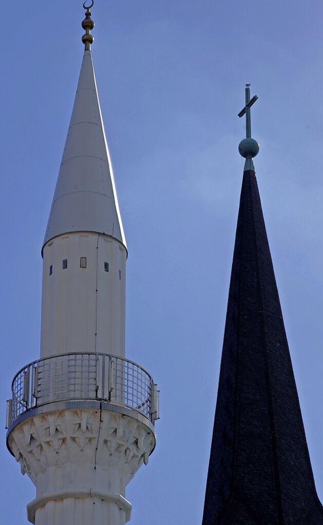 Moschee und Kirche nebeneinander? Das ... den Religionen noch auszurumen gilt.  | Foto: dpa