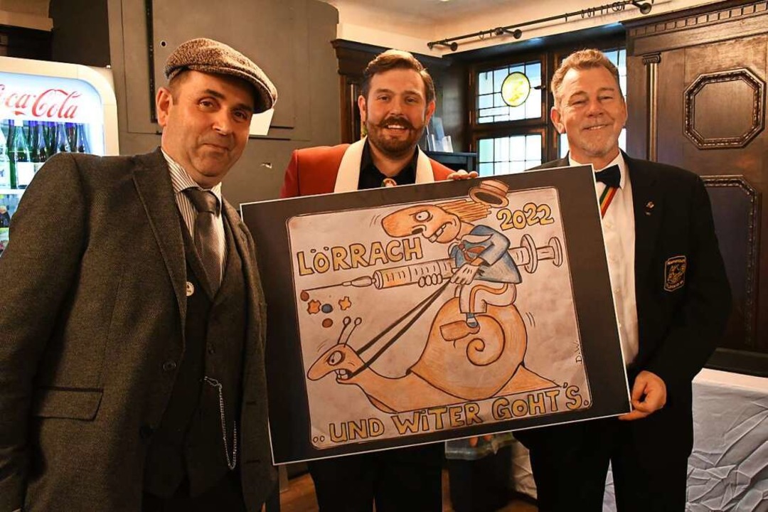 Dieter Weber (von links), Michael Lind...acker präsentierten die neue Plakette.  | Foto: Barbara Ruda