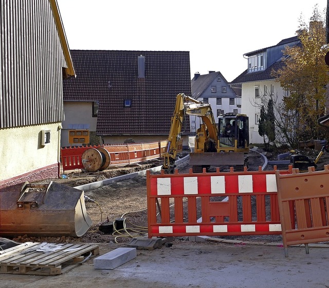 Die Baustelle in der Bergstrae in Gs... Im nchsten Jahr soll es weitergehen.  | Foto: Martin Wunderle