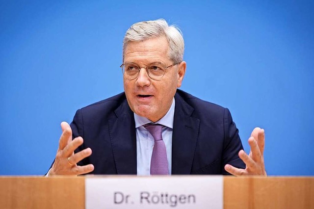 Der Bundestagsabgeordnete Norbert Rtt...sich erneut fr den CDU-Parteivorsitz.  | Foto: Kay Nietfeld (dpa)