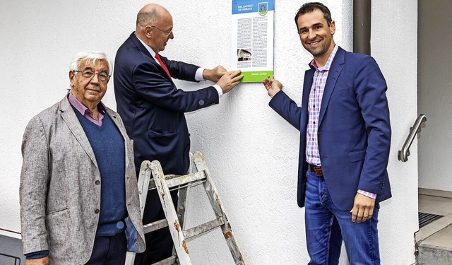 Chronist Josef Kaiser, Theo Binninger ...el am ehemaligen Kaufhaus Blatter an.   | Foto: Wilfried Dieckmann