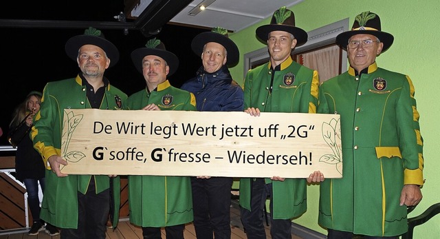 Der Narrenrat mit dem neuen Motto, von...alenciak, Carsten und Richard Eschbach  | Foto: Peter Schtz