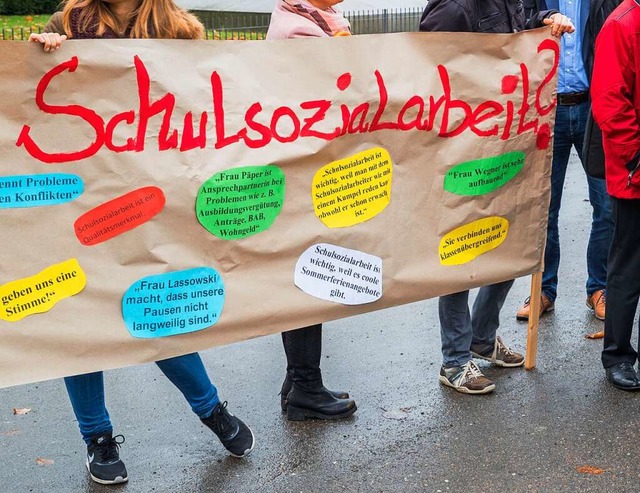 Schler protestieren fr die Schulsozialarbeit (Symbolbild).  | Foto: dpa