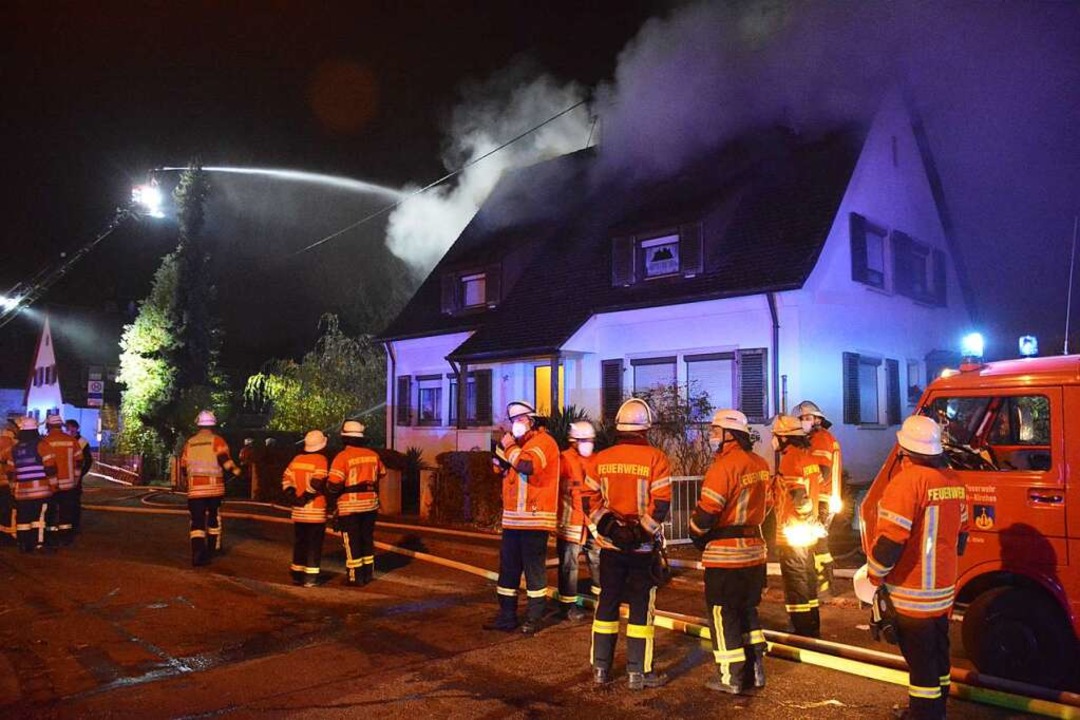 Insgesamt waren fast 70 Feuerwehrleute im Einsatz.  | Foto: Hannes Lauber