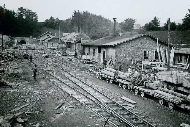Ein historisches Foto zeigt die Anfnge der Wehratalbahn