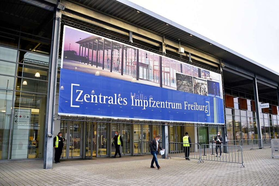 Das Zentrale Impfzentrum Freiburg wurd...mmt es in abgespeckter Version wieder.  | Foto: Thomas Kunz